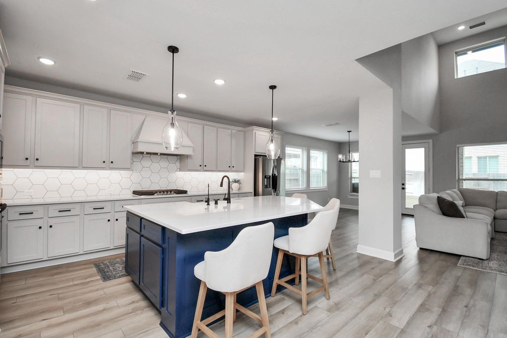 Image 9 of property listing at 2006 Ruby Creek Court, Richmond, TX 77469