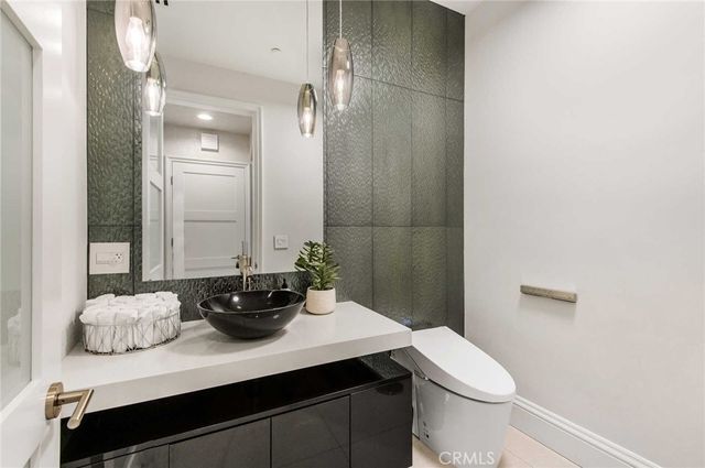 1756 Clear View Drive, Beverly Hills, CA 90210