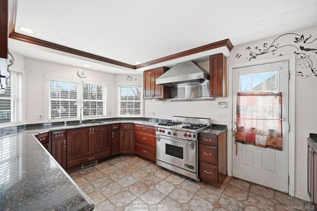 186 Violet Avenue, Poughkeepsie, NY 12601