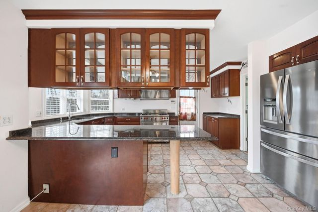 186 Violet Avenue, Poughkeepsie, NY 12601