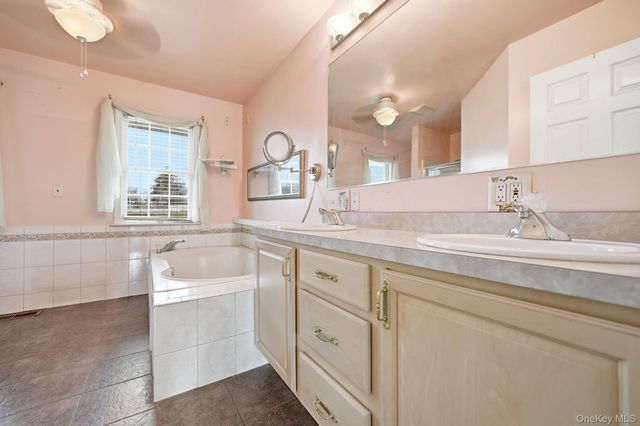 186 Violet Avenue, Poughkeepsie, NY 12601