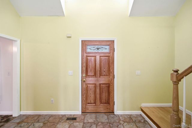 186 Violet Avenue, Poughkeepsie, NY 12601