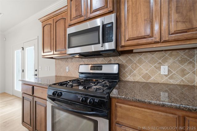 10722 Masters Circle, Jenks, OK 74037