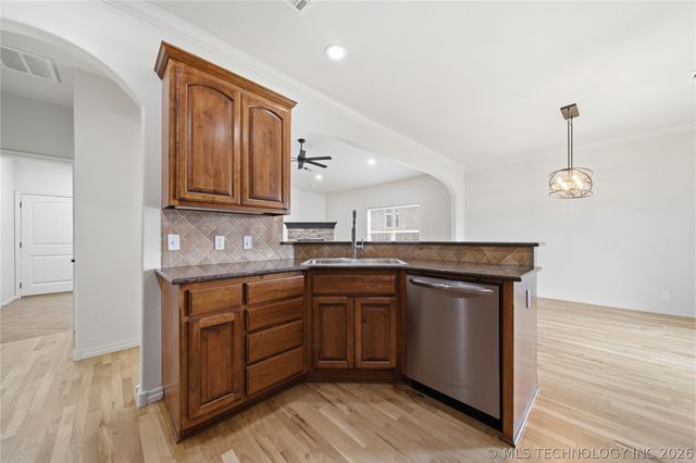 10722 Masters Circle, Jenks, OK 74037