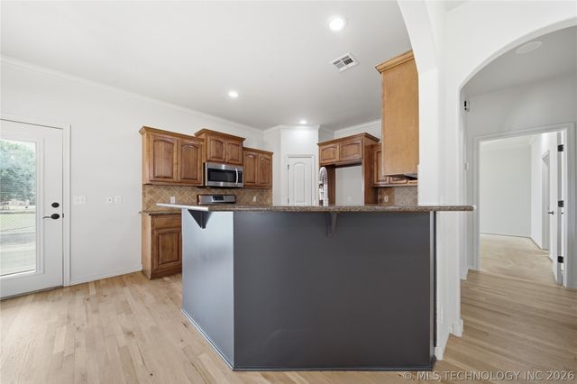 10722 Masters Circle, Jenks, OK 74037