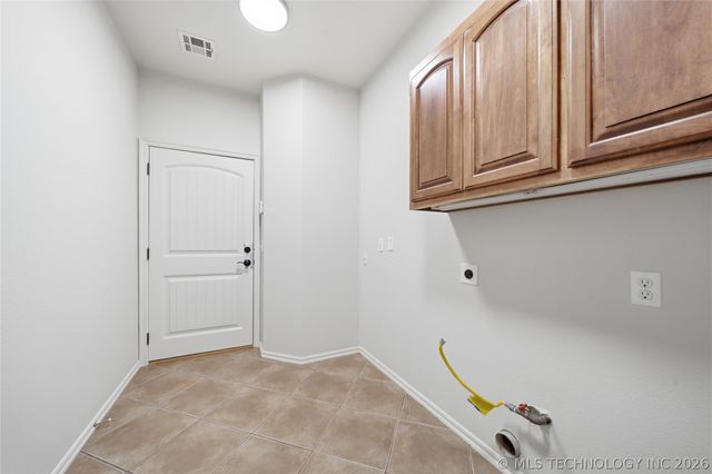 10722 Masters Circle, Jenks, OK 74037