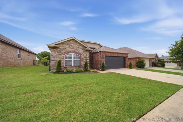 10722 Masters Circle, Jenks, OK 74037