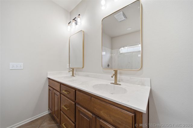 10722 Masters Circle, Jenks, OK 74037