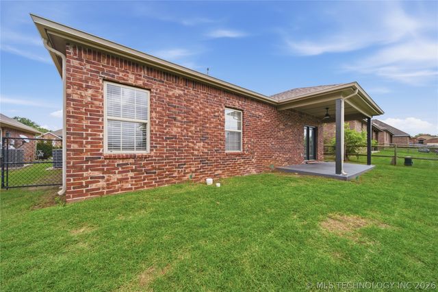 10722 Masters Circle, Jenks, OK 74037