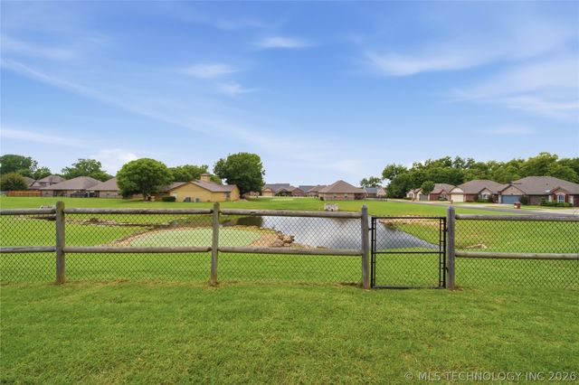 10722 Masters Circle, Jenks, OK 74037