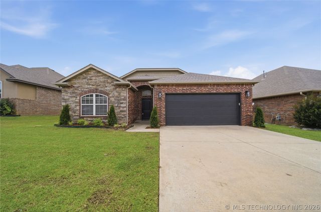 10722 Masters Circle, Jenks, OK 74037