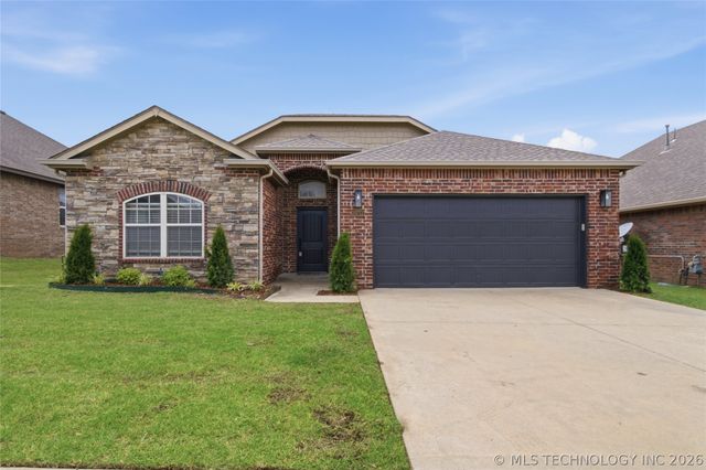 10722 Masters Circle, Jenks, OK 74037