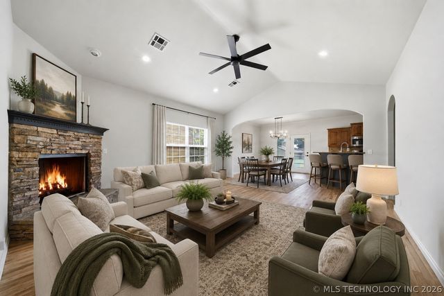 10722 Masters Circle, Jenks, OK 74037