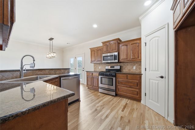 10722 Masters Circle, Jenks, OK 74037