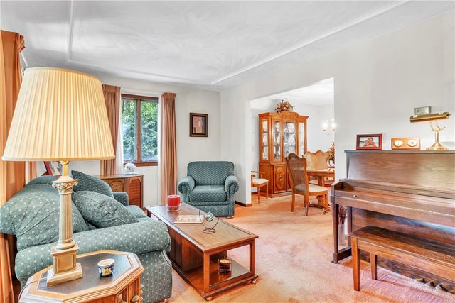 454 Cherokee Dr, Center Twp, PA 16001