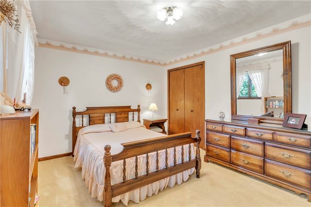 454 Cherokee Dr, Center Twp, PA 16001