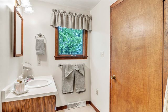 454 Cherokee Dr, Center Twp, PA 16001