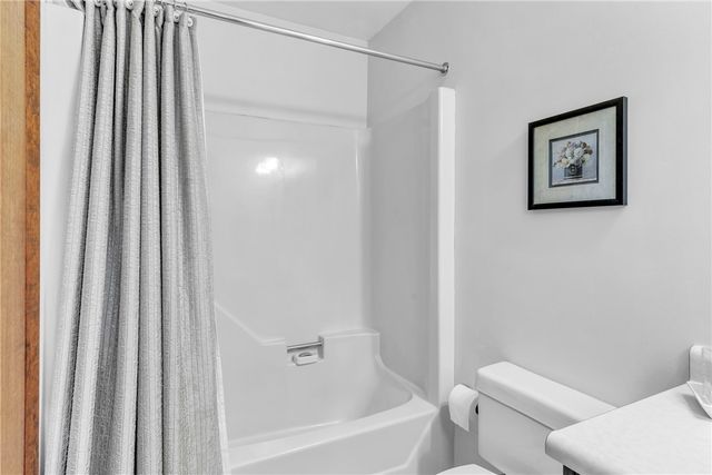 454 Cherokee Dr, Center Twp, PA 16001