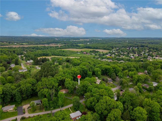 454 Cherokee Dr, Center Twp, PA 16001