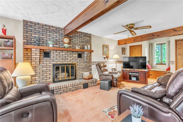 454 Cherokee Dr, Center Twp, PA 16001