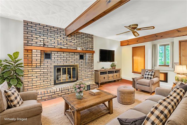 454 Cherokee Dr, Center Twp, PA 16001