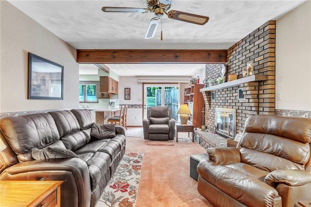 454 Cherokee Dr, Center Twp, PA 16001