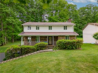 454 Cherokee Dr, Center Twp, PA 16001