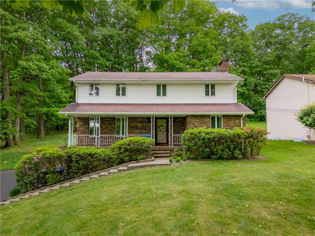 454 Cherokee Dr, Center Twp, PA 16001