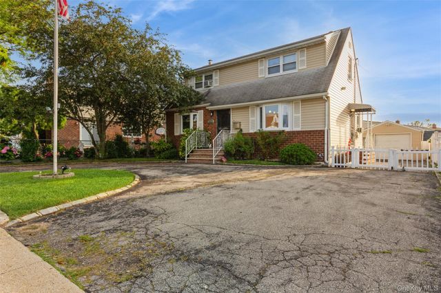 91 Grant Drive E, Valley Stream, NY 11580