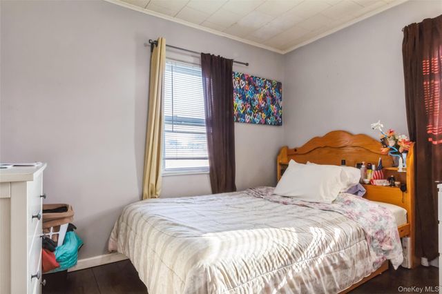 91 Grant Drive E, Valley Stream, NY 11580