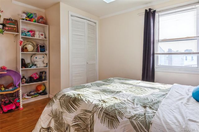 91 Grant Drive E, Valley Stream, NY 11580