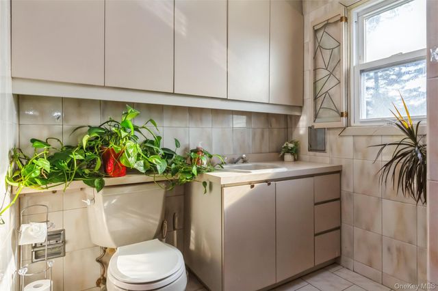 91 Grant Drive E, Valley Stream, NY 11580