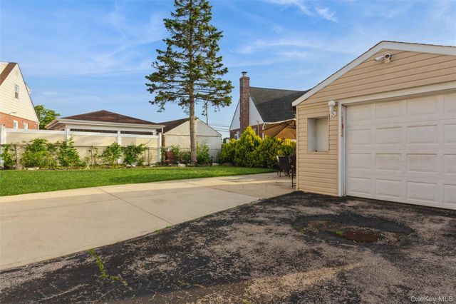 91 Grant Drive E, Valley Stream, NY 11580