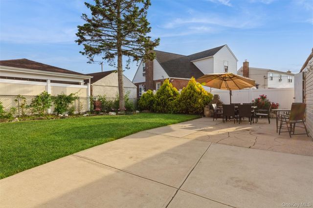 91 Grant Drive E, Valley Stream, NY 11580
