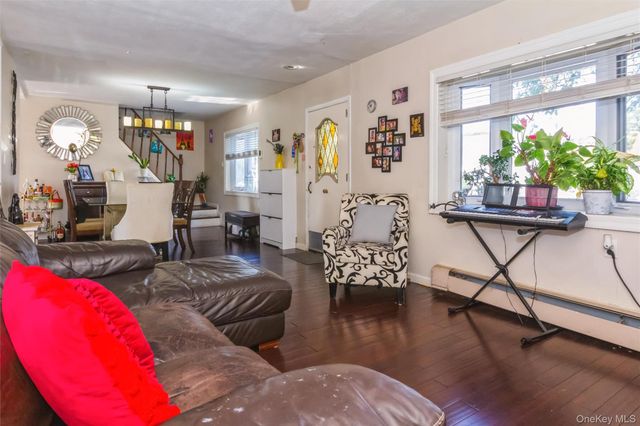 91 Grant Drive E, Valley Stream, NY 11580