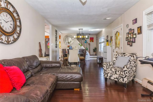 91 Grant Drive E, Valley Stream, NY 11580