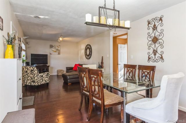 91 Grant Drive E, Valley Stream, NY 11580