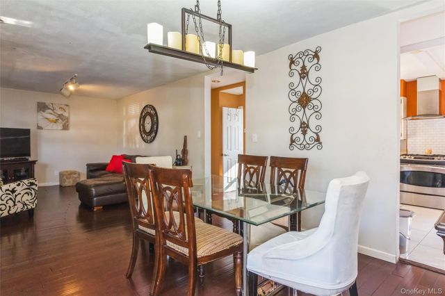 91 Grant Drive E, Valley Stream, NY 11580