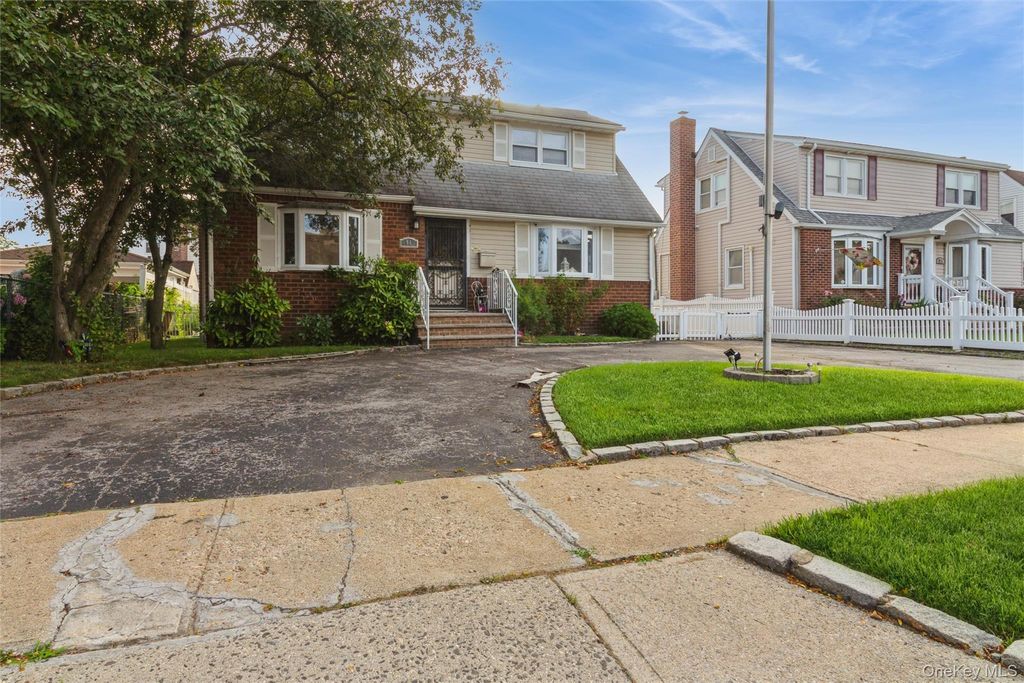 91 Grant Drive E, Valley Stream, NY 11580