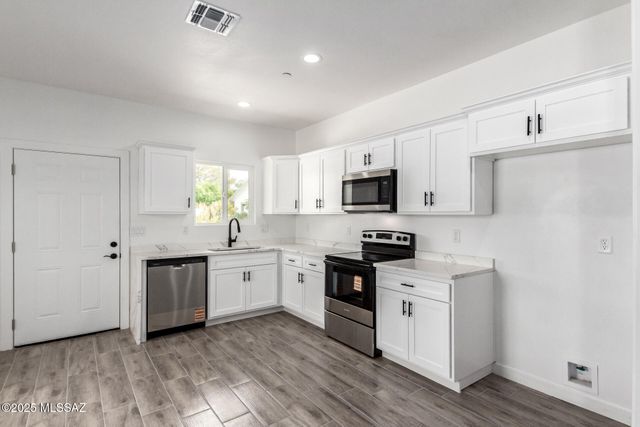 9025 W Bruce Street, Tucson, AZ 85735