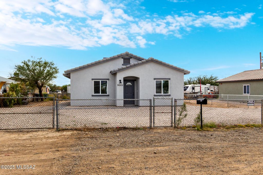 9025 W Bruce Street, Tucson, AZ 85735