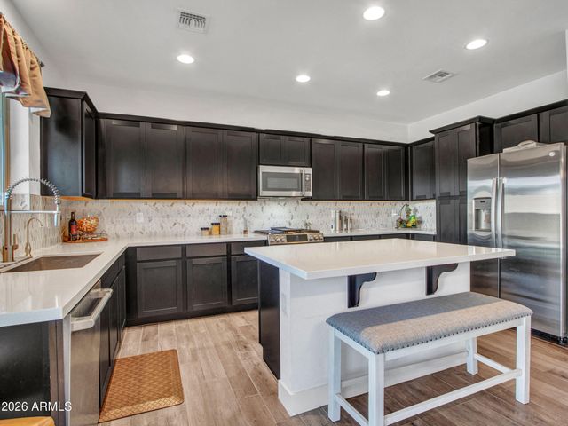 14226 W COTTONTAIL Lane, Surprise, AZ 85387