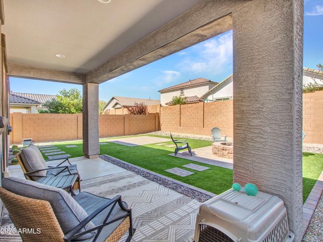 14226 W COTTONTAIL Lane, Surprise, AZ 85387