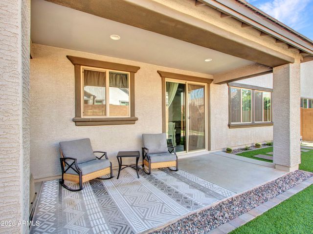 14226 W COTTONTAIL Lane, Surprise, AZ 85387