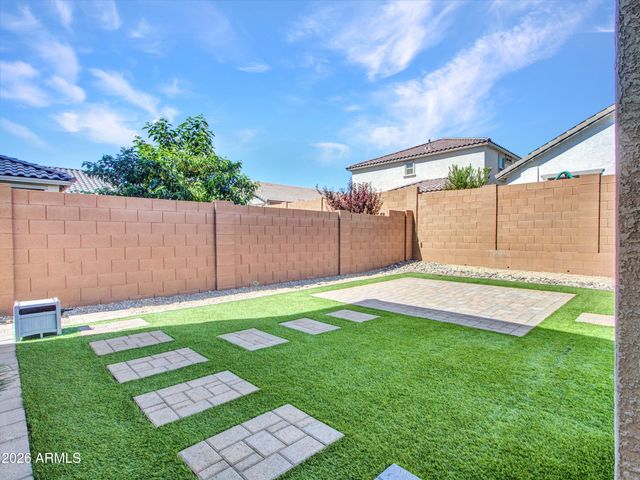 14226 W COTTONTAIL Lane, Surprise, AZ 85387