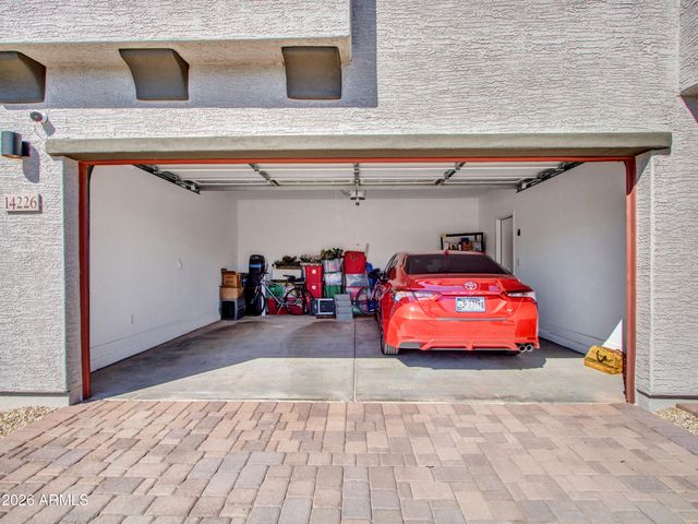 14226 W COTTONTAIL Lane, Surprise, AZ 85387