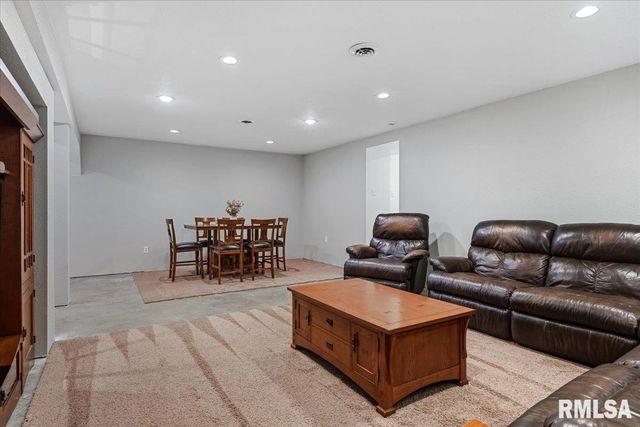 15500 W Loami Road, New Berlin, IL 62670
