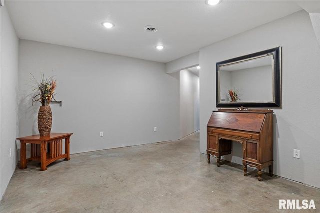15500 W Loami Road, New Berlin, IL 62670