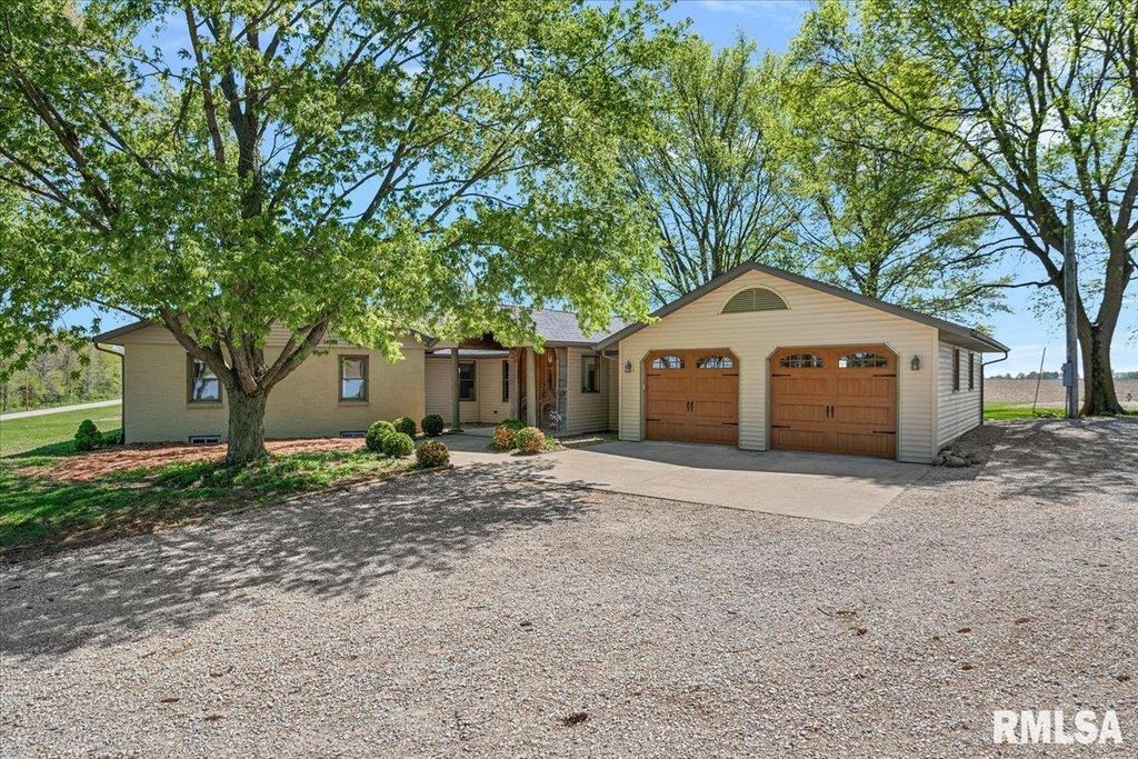 15500 W Loami Road, New Berlin, IL 62670