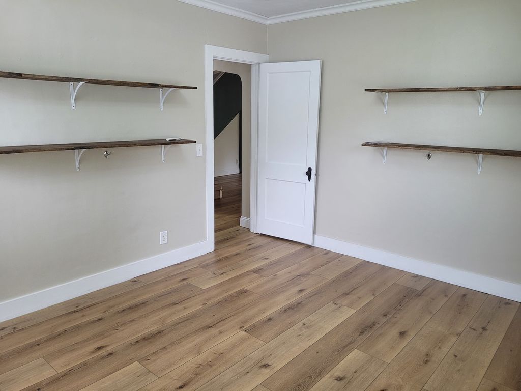 Image 13 of property listing at 1828 E Richview Road, Mt Vernon, IL 62864
